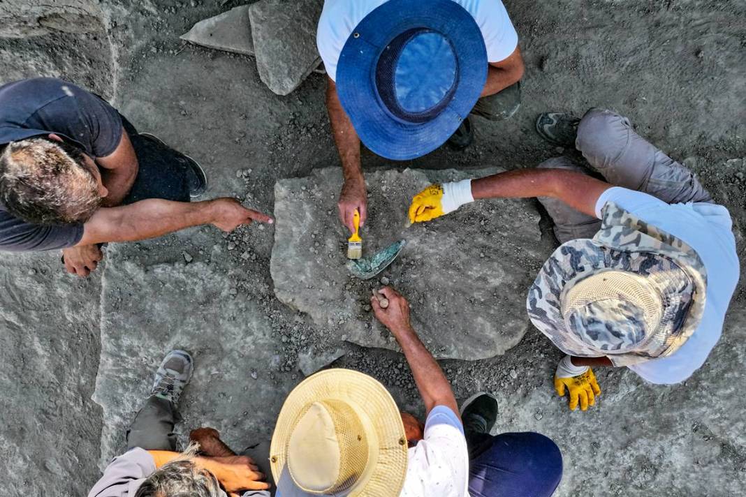 Odanın içindeki yığın, arkeologları şaşkına çevirdi! Urartular neden gizlemiş olabilir? 11